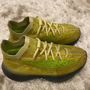 Yeezy’s like new condition gentle used. Size 4 perfect Christmas gift no box.